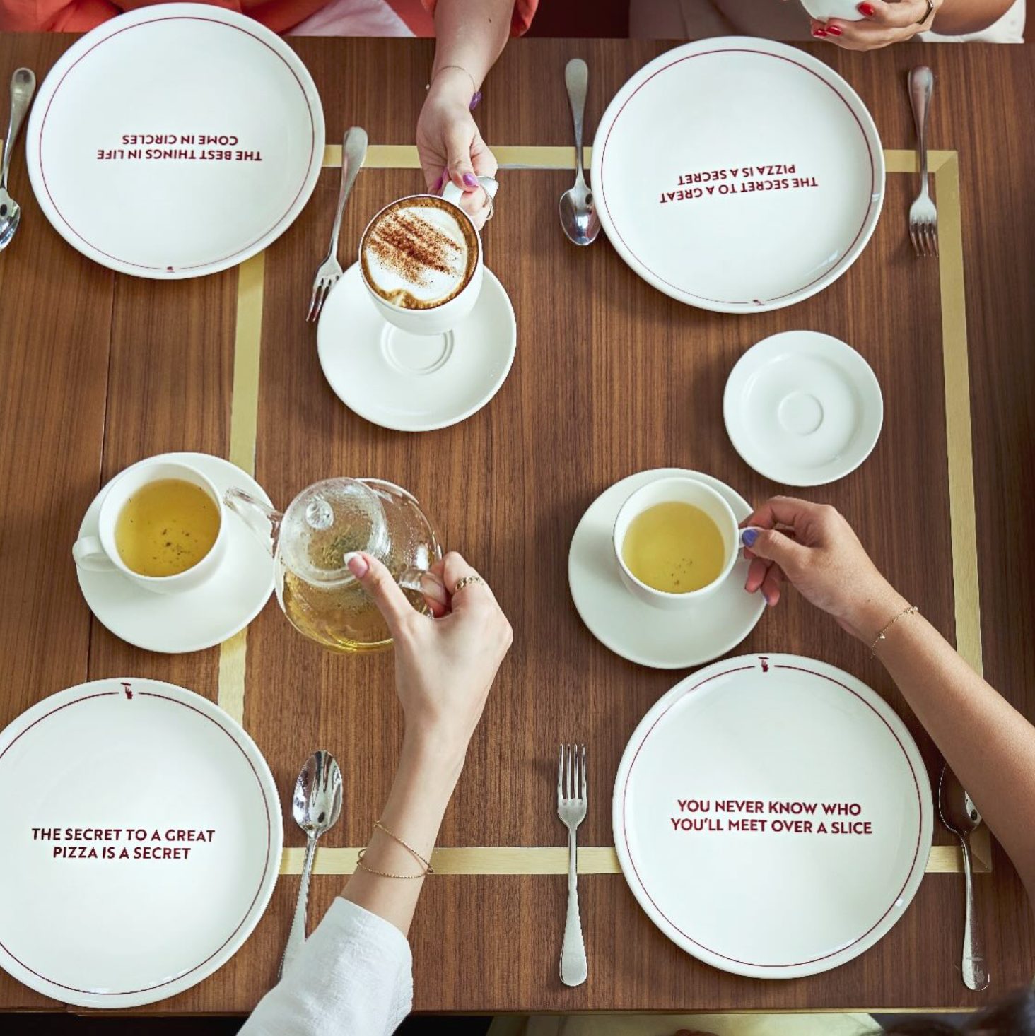 Crazy Pizza — service and table setting